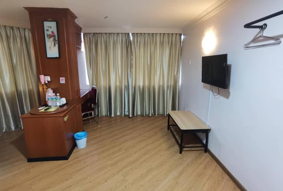 Hotel Ching Hua Segamat Buitenkant foto